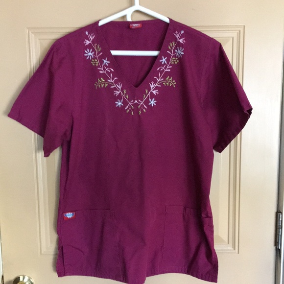 Ladies Scrub Set with Embroidery - Picture 5 of 5